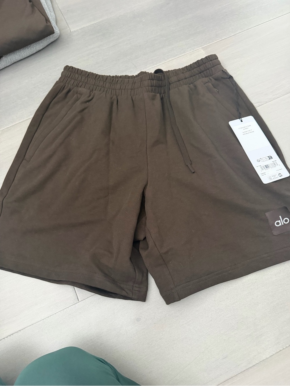 ALO Yoga Men’s Brown Elastic Waist Athletic Shorts